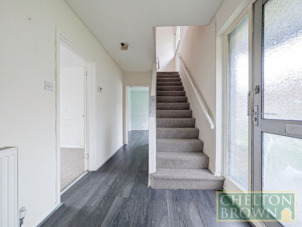Property photo 2 of 37 Entrance Hall