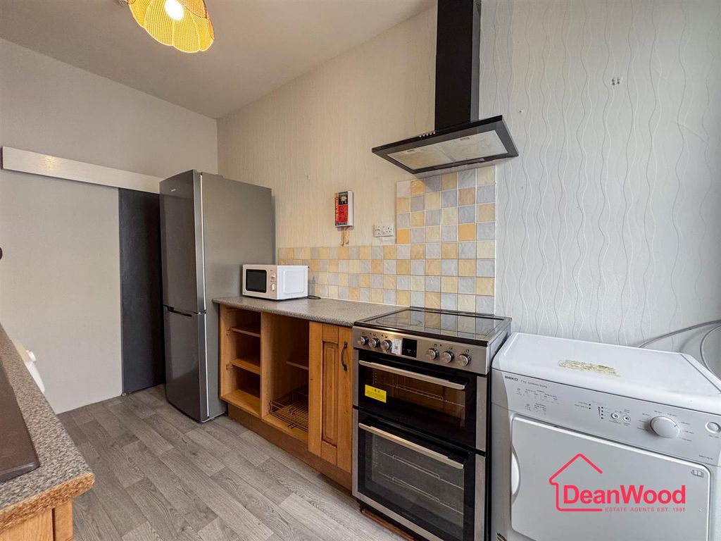 Property photo 3 of 11 Untitled-590.Jpg