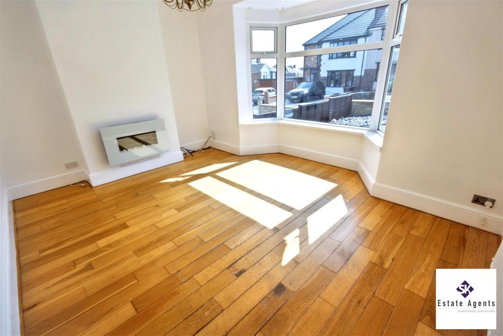 Property photo 2 of 24 Lounge