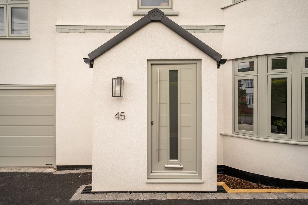 Property photo 3 of 47