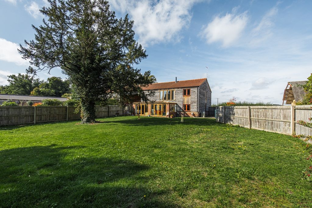 Property photo 3 of 27 Mbmmere Barn_-65