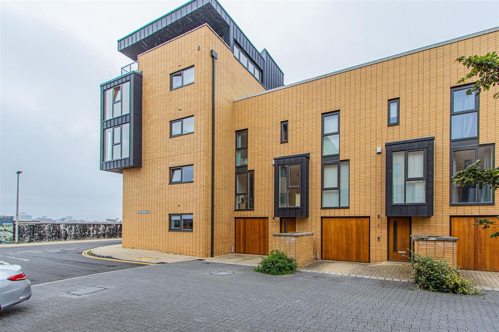 Property photo 1 of 29 Francis Street 1-1.Jpg