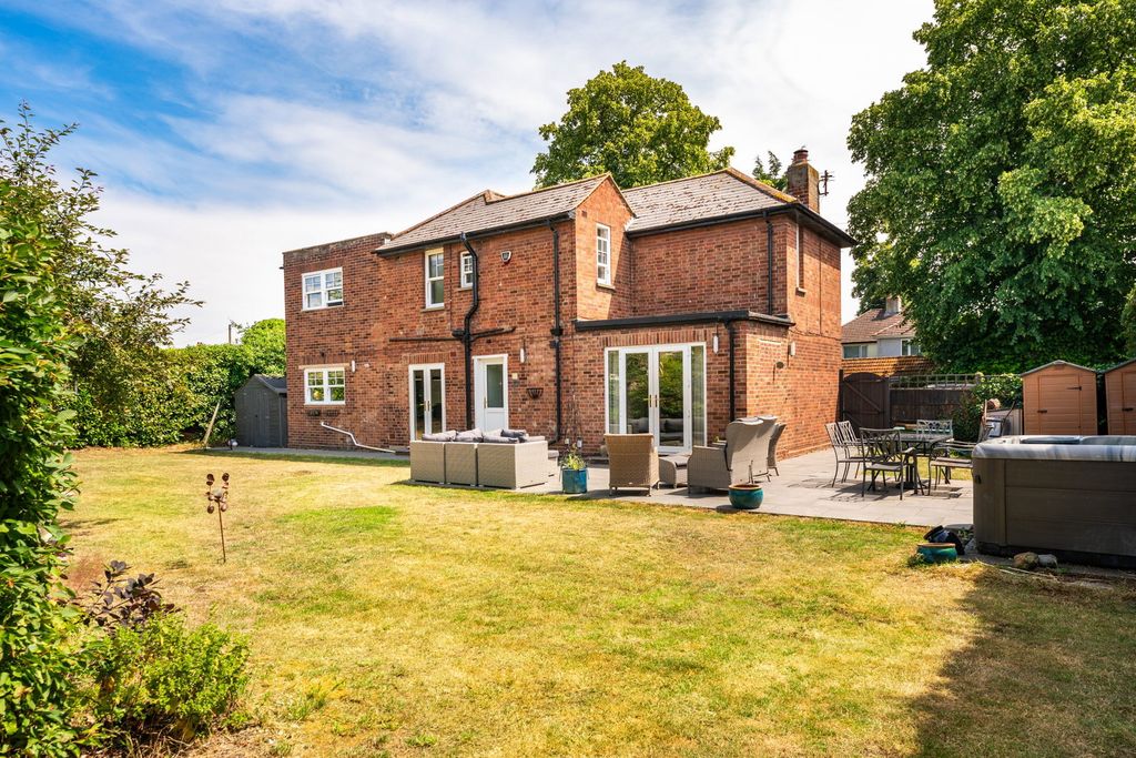 Property photo 3 of 27