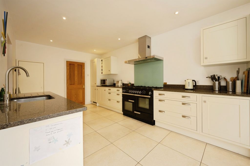 Property photo 3 of 32