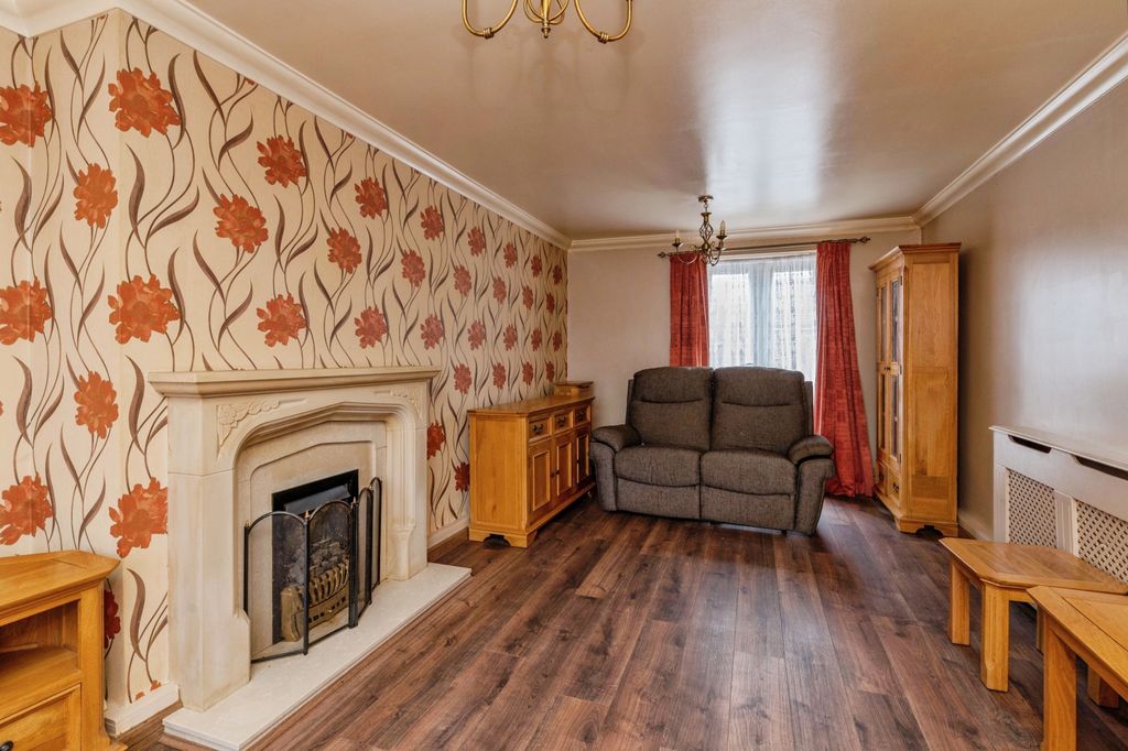 Property photo 2 of 20