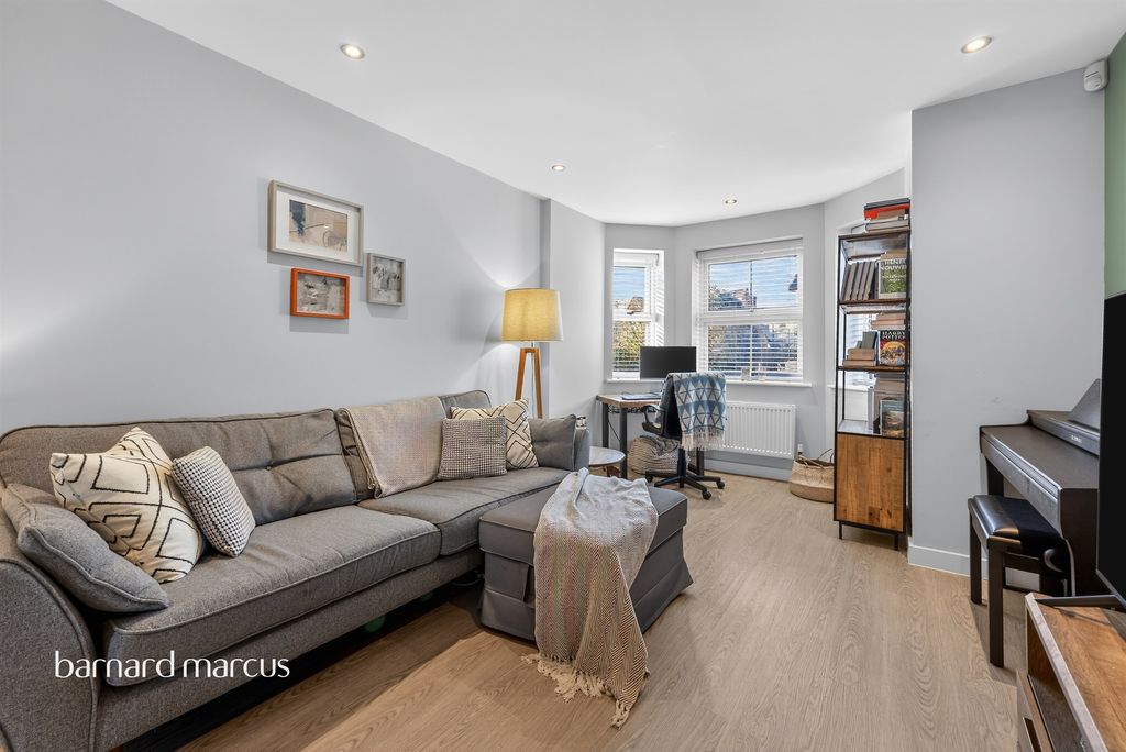 Property photo 2 of 18