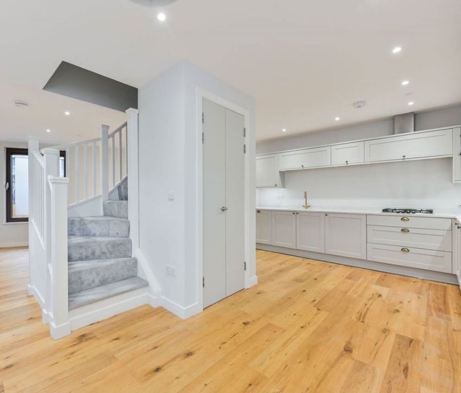 Property photo 2 of 30