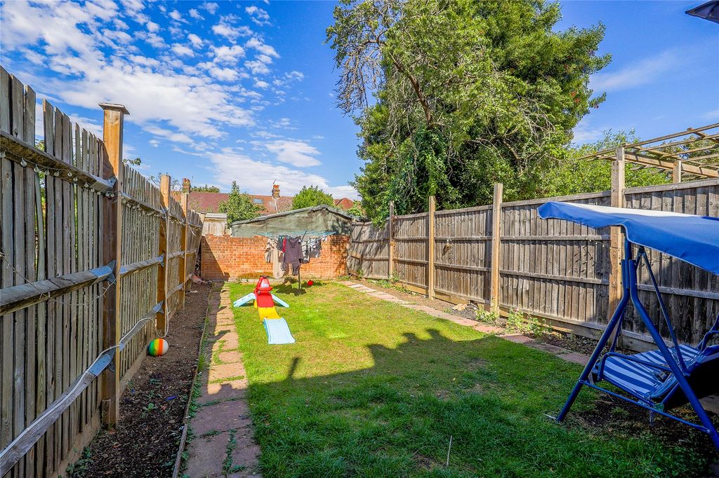 Property photo 2 of 11 Garden