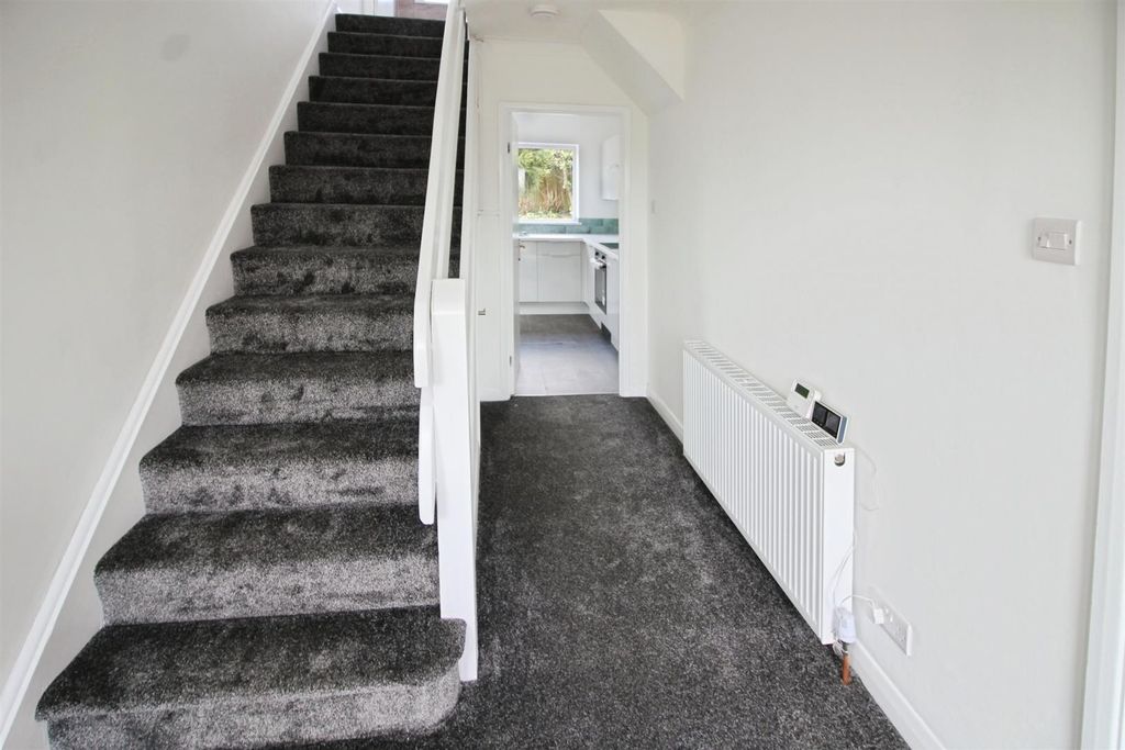 Property photo 2 of 16 Hallway