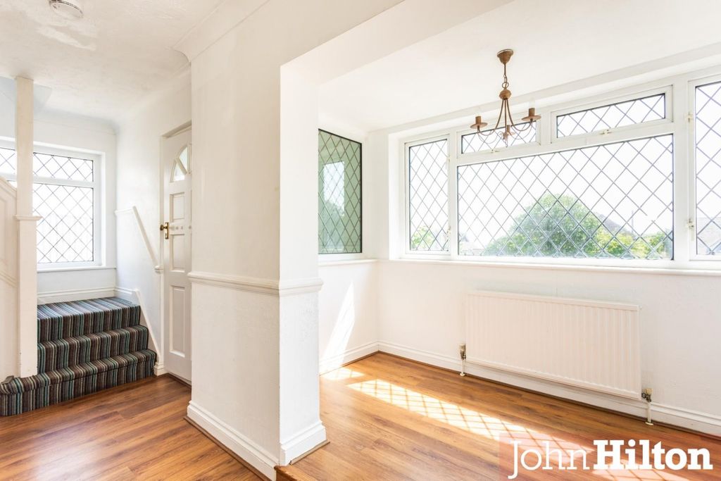 Property photo 3 of 33 Ainsworth Avenue6.Jpg