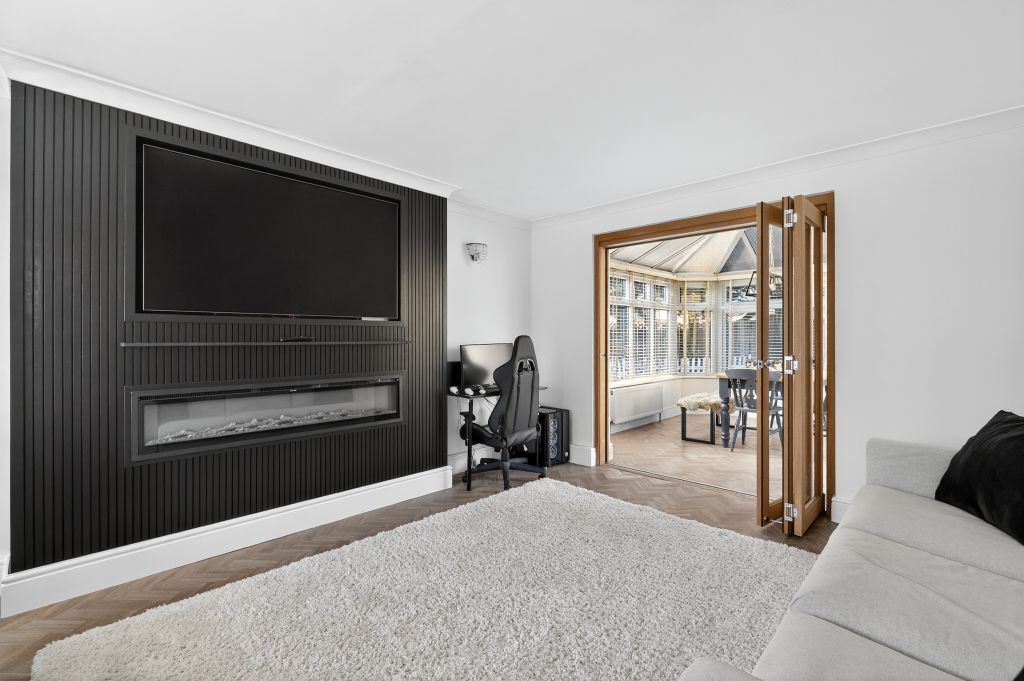 Property photo 2 of 20