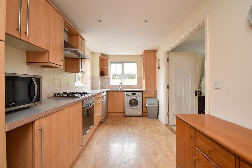 Property photo 3 of 18 Kitchen