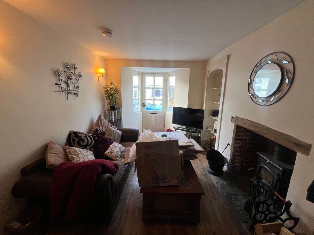Property photo 3 of 10 Living Room