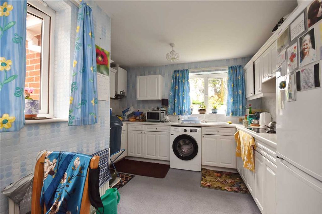 Property photo 3 of 7 Breakfast Kitchen