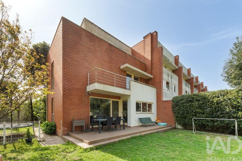 Property photo 1 of 40