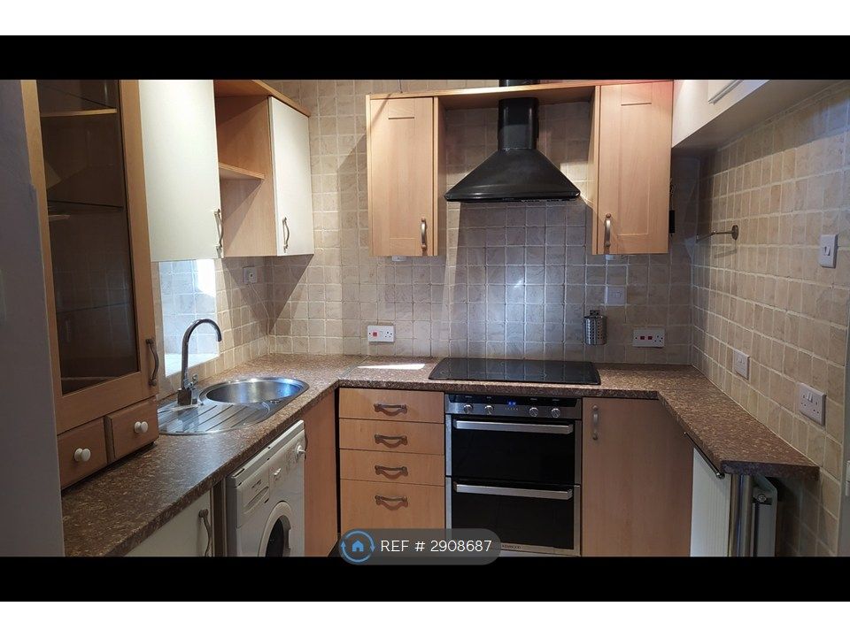 Property photo 3 of 11 Kitchen