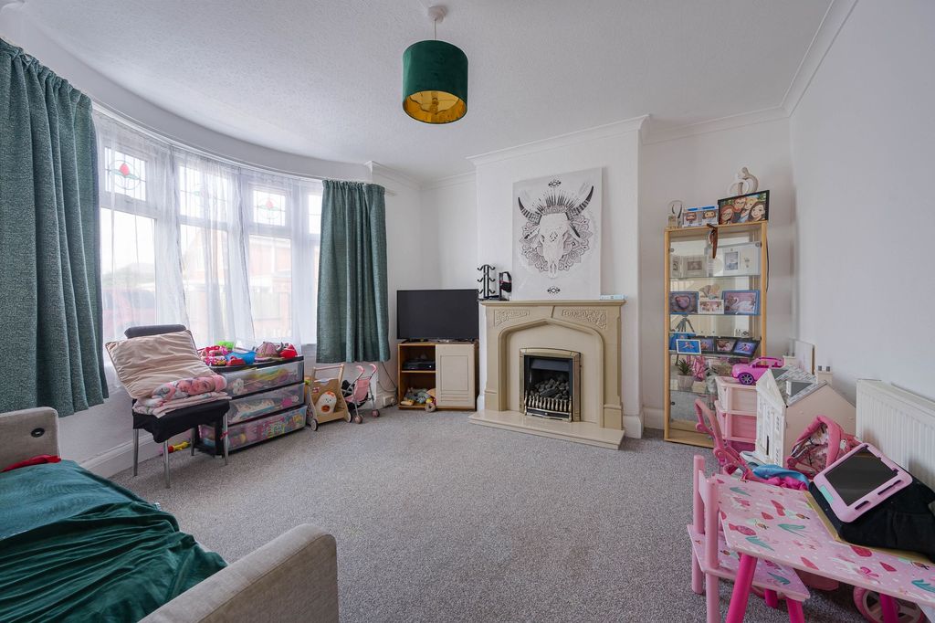 Property photo 3 of 23