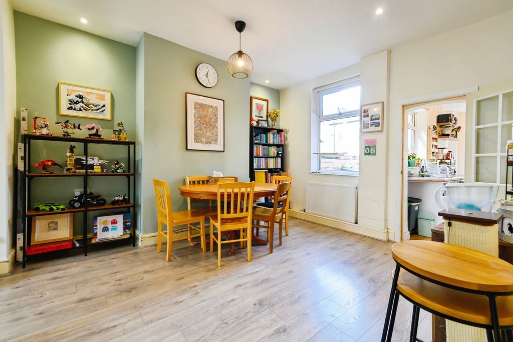 Property photo 3 of 16 Dining Area