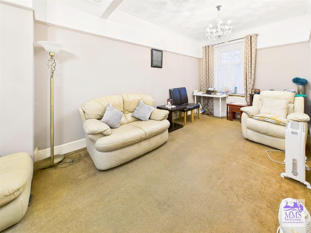 Property photo 3 of 14 Cam04098G0-Pr0143-Still003.Jpg