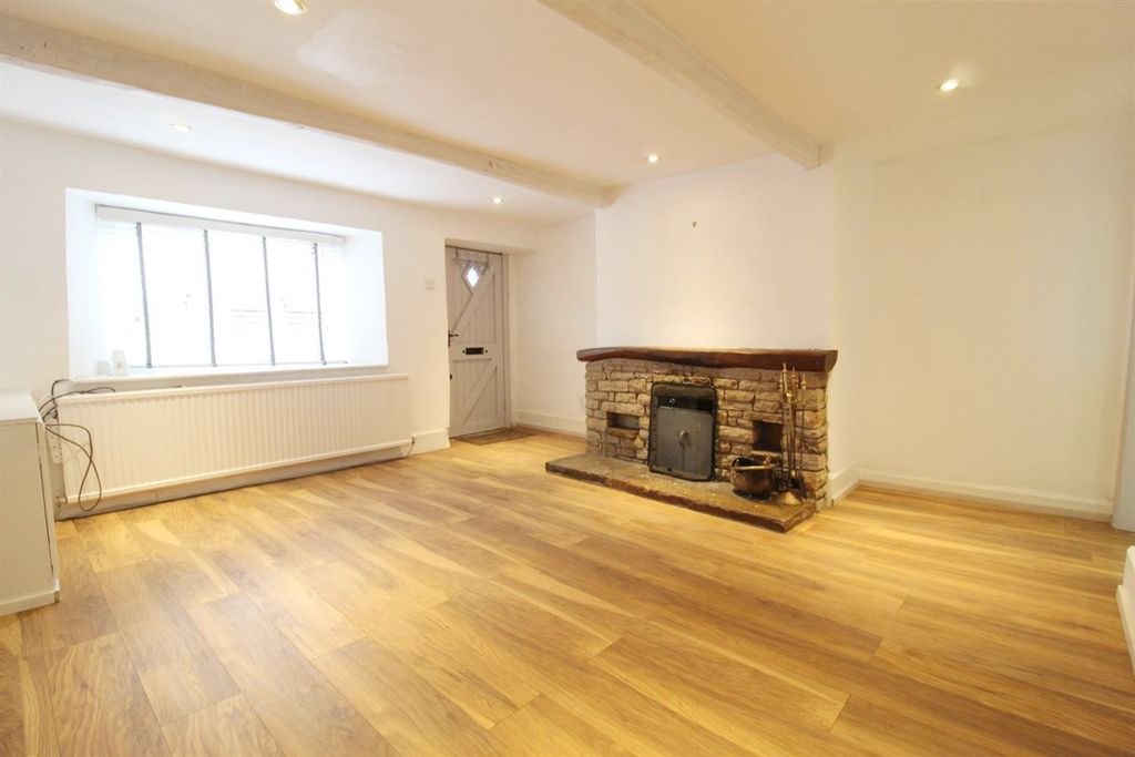 Property photo 2 of 9 Lounge