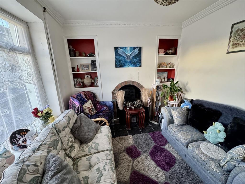 Property photo 2 of 14 Sitting Room