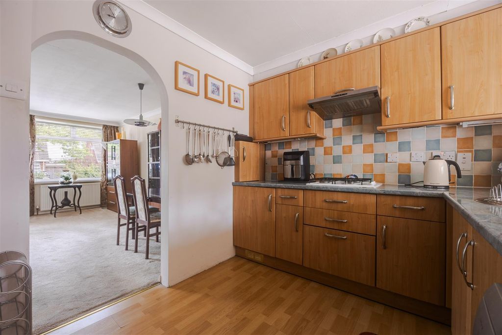 Property photo 3 of 18 Kitchen