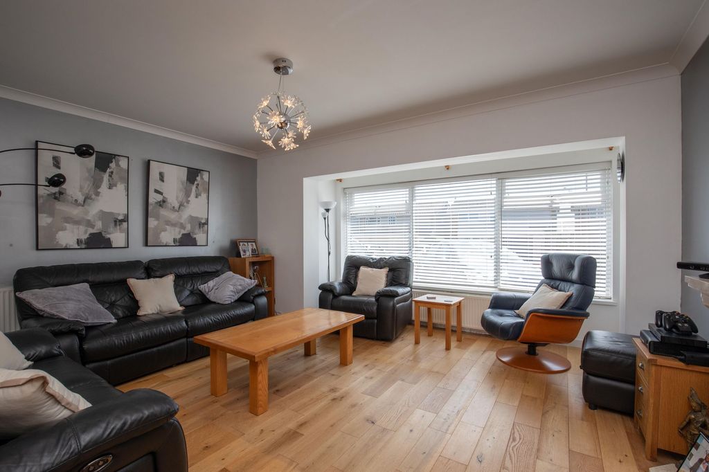 Property photo 2 of 39