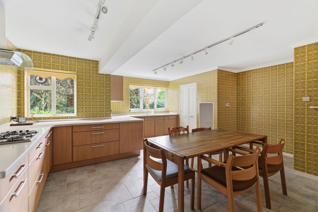 Property photo 2 of 25