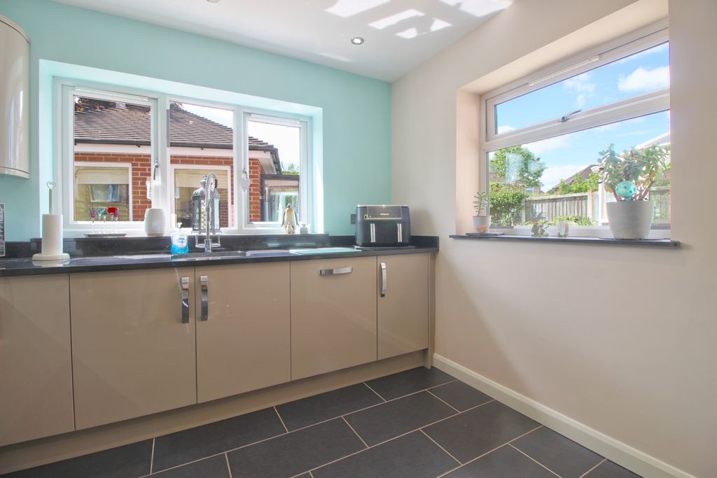 Property photo 3 of 25 Dual Aspect Kitchen