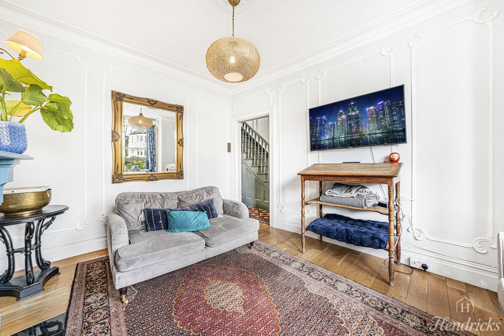 Property photo 3 of 27