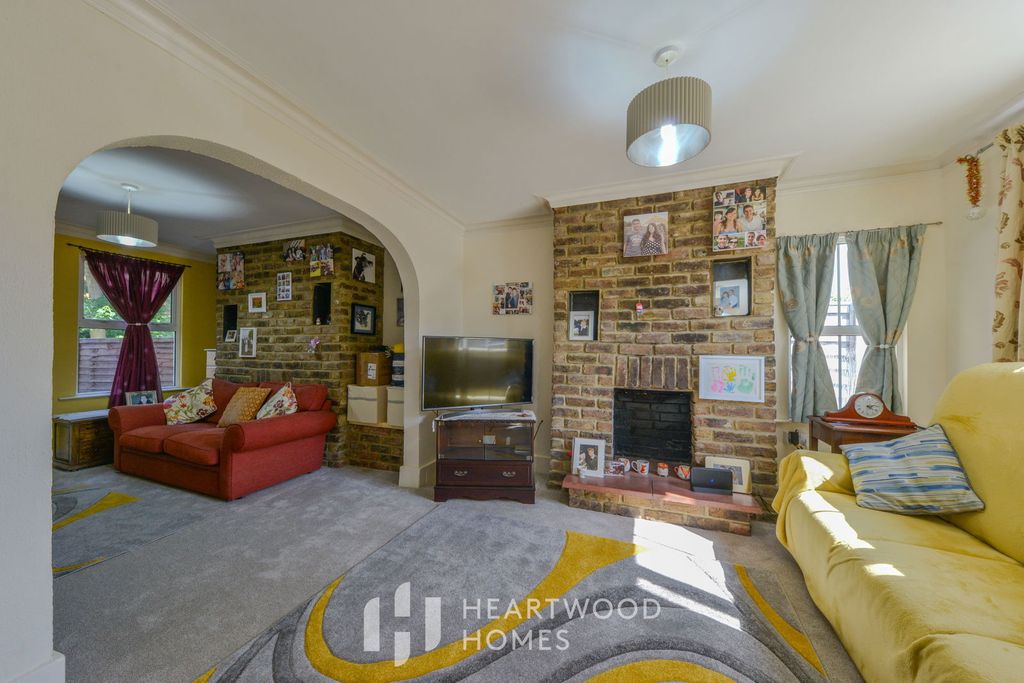 Property photo 3 of 10