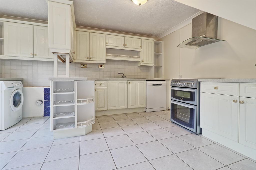 Property photo 2 of 12 Kitchen.Jpg