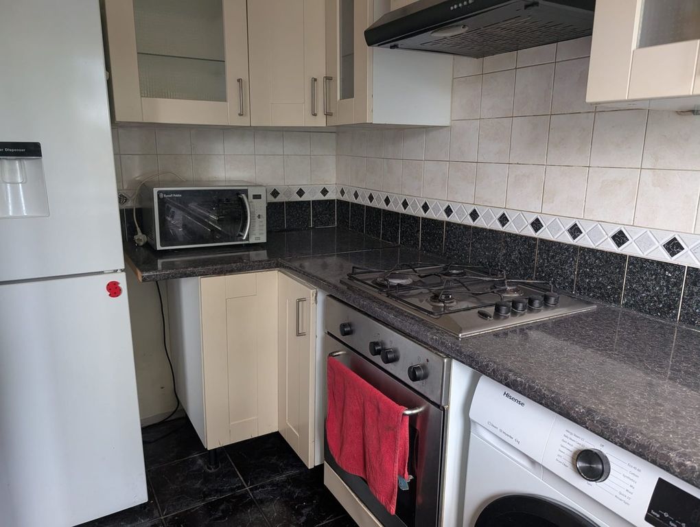 Property photo 3 of 7 Kitchen