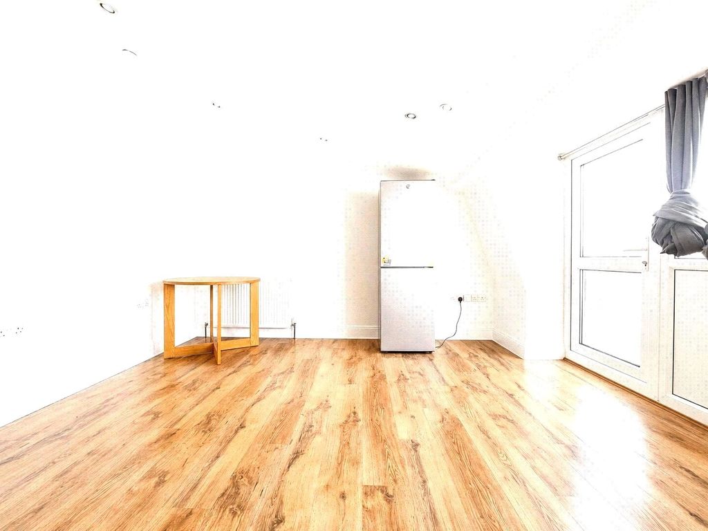 Property photo 3 of 7 Picture No. 05