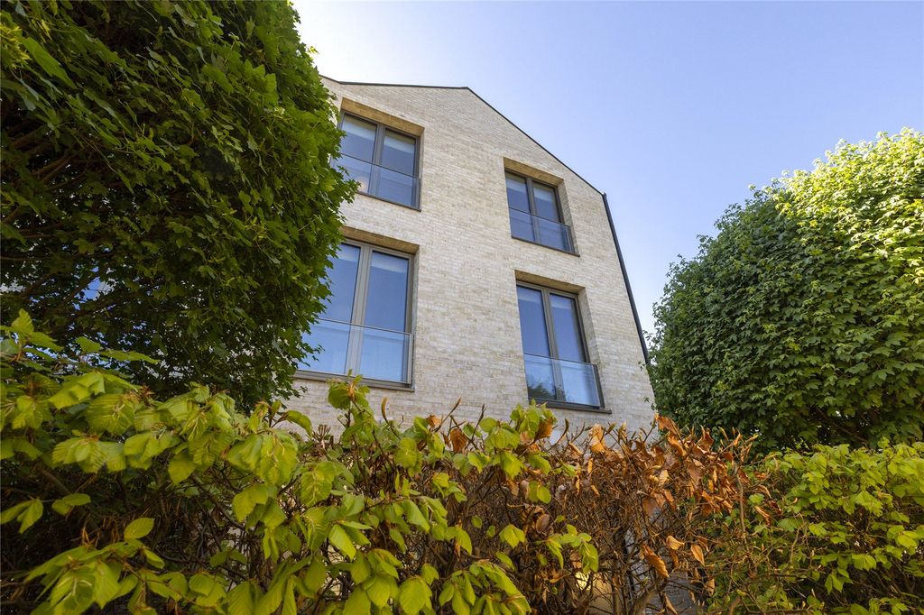 Property photo 3 of 16 External
