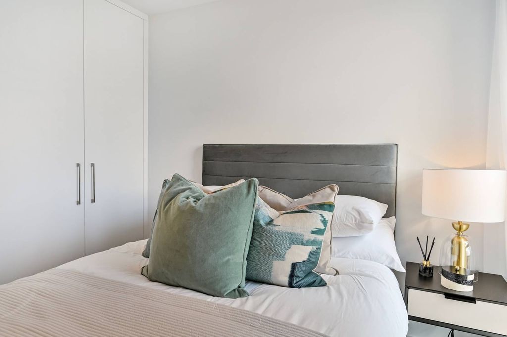 Property photo 1 of 33