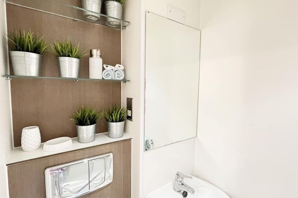 Property photo 3 of 20 Bathroom