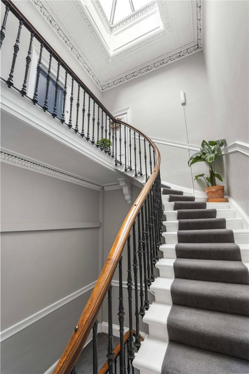 Property photo 3 of 34 Palmerston Place