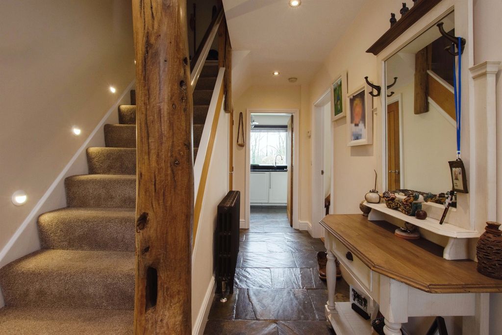 Property photo 2 of 31