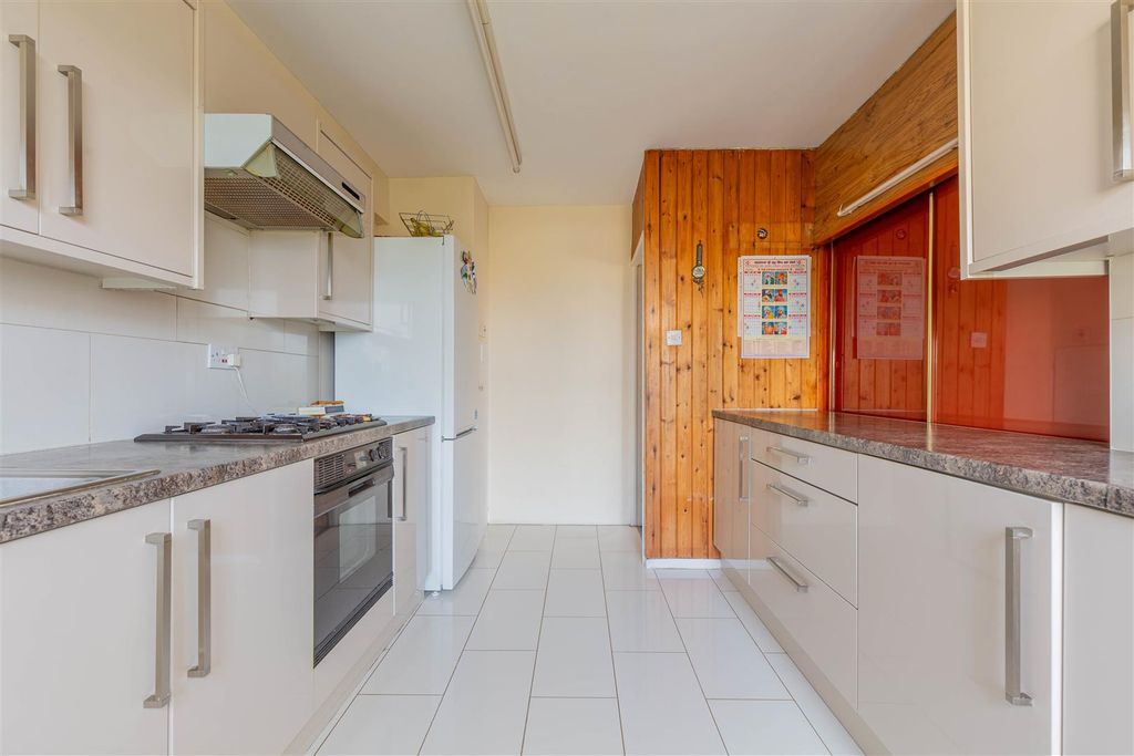 Property photo 3 of 13 CC1A5943-Hdr.Jpg