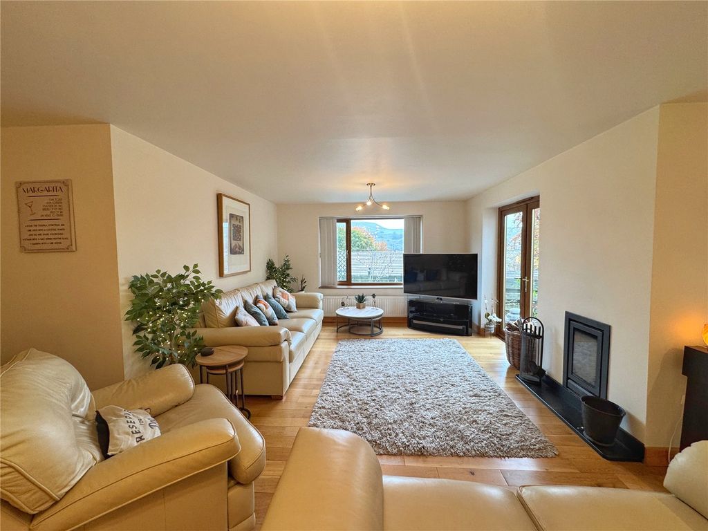 Property photo 3 of 42 Picture No. 18