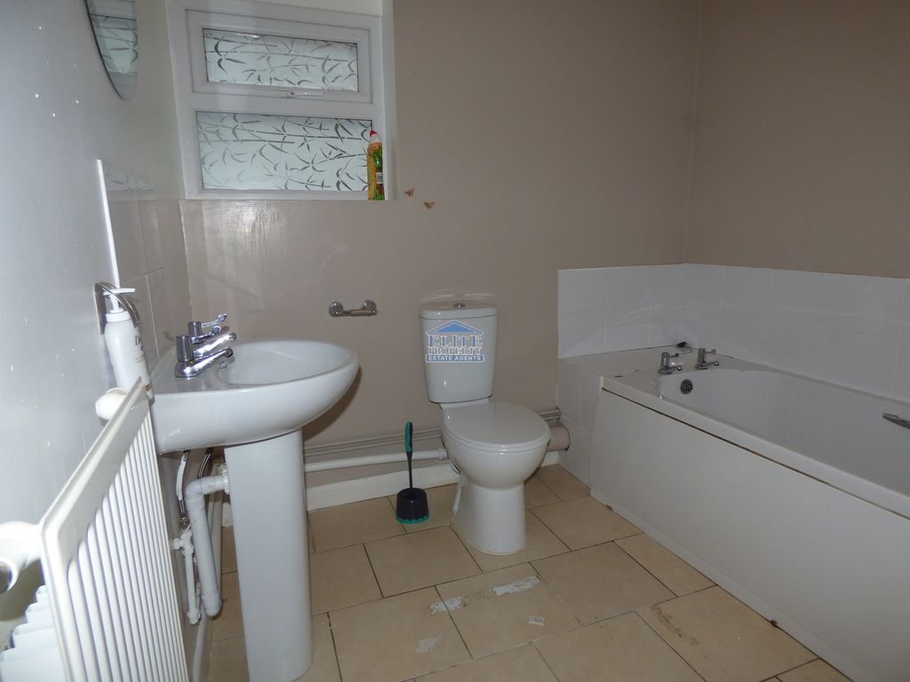 Property photo 3 of 7 Bathroom