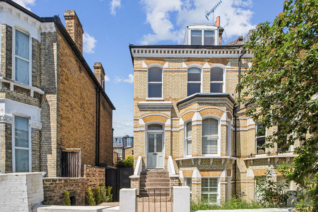 Property photo 1 of 18