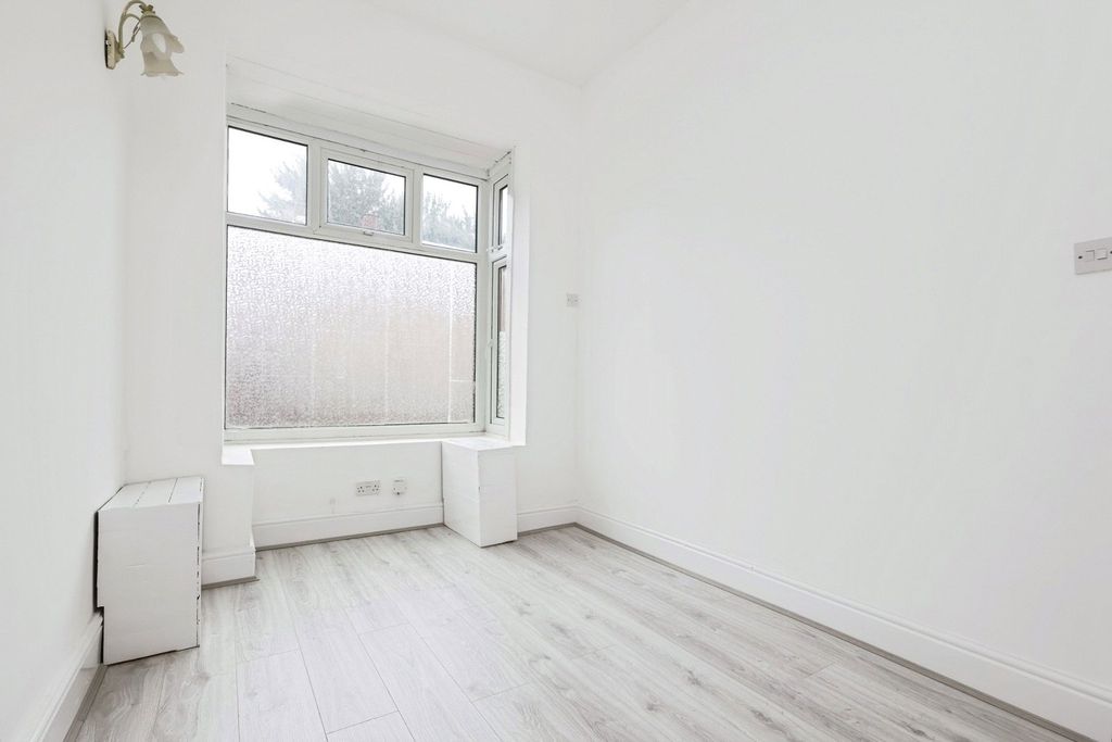 Property photo 3 of 17 Photo