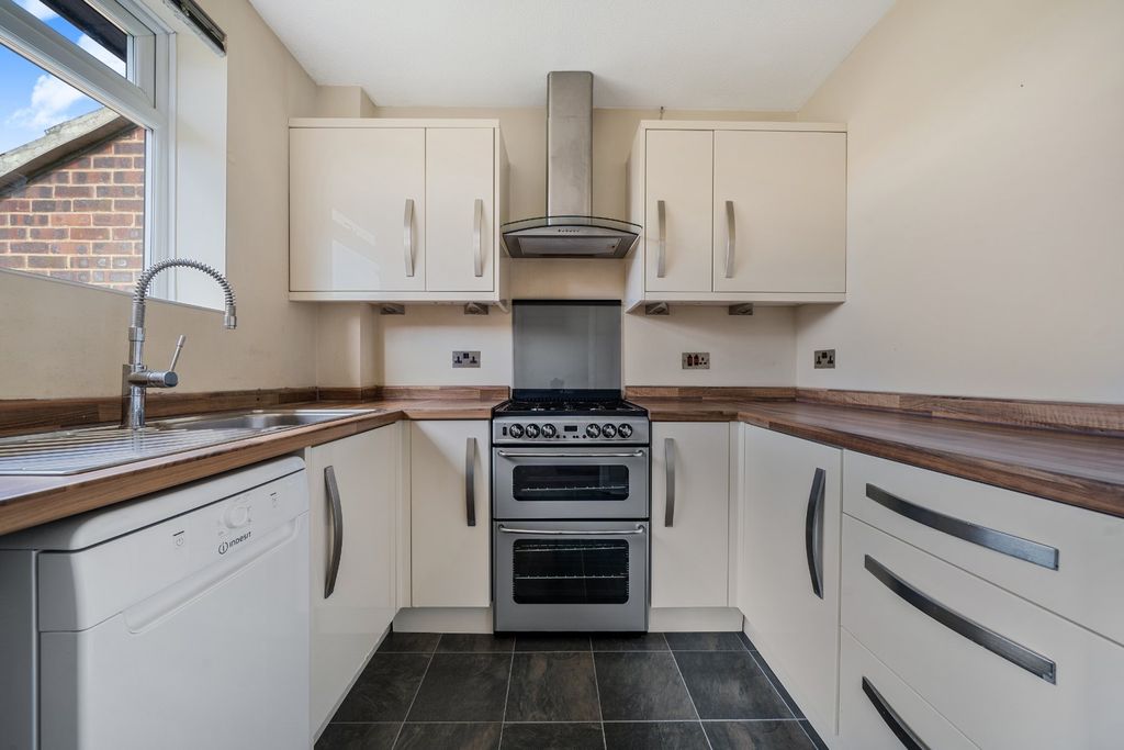 Property photo 2 of 14 Kitchen