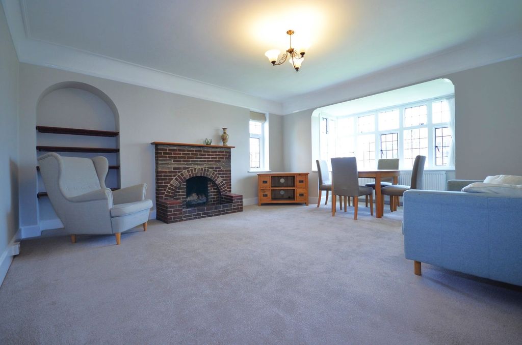 Property photo 2 of 8