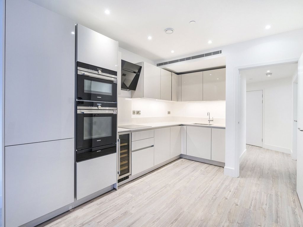 Property photo 1 of 11 Wiverton Tower E1