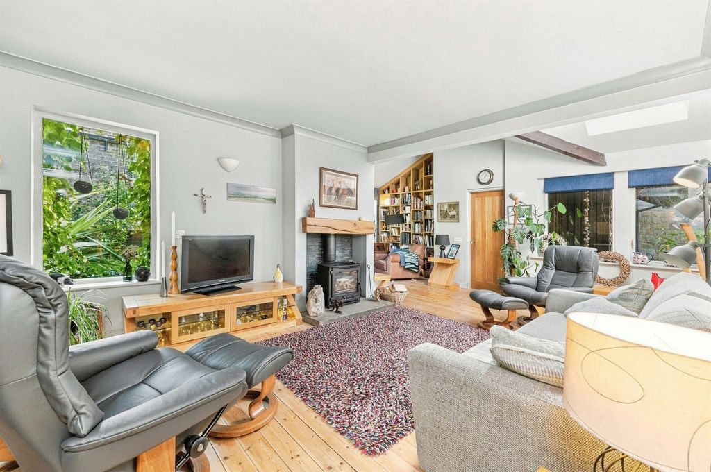 Property photo 2 of 18