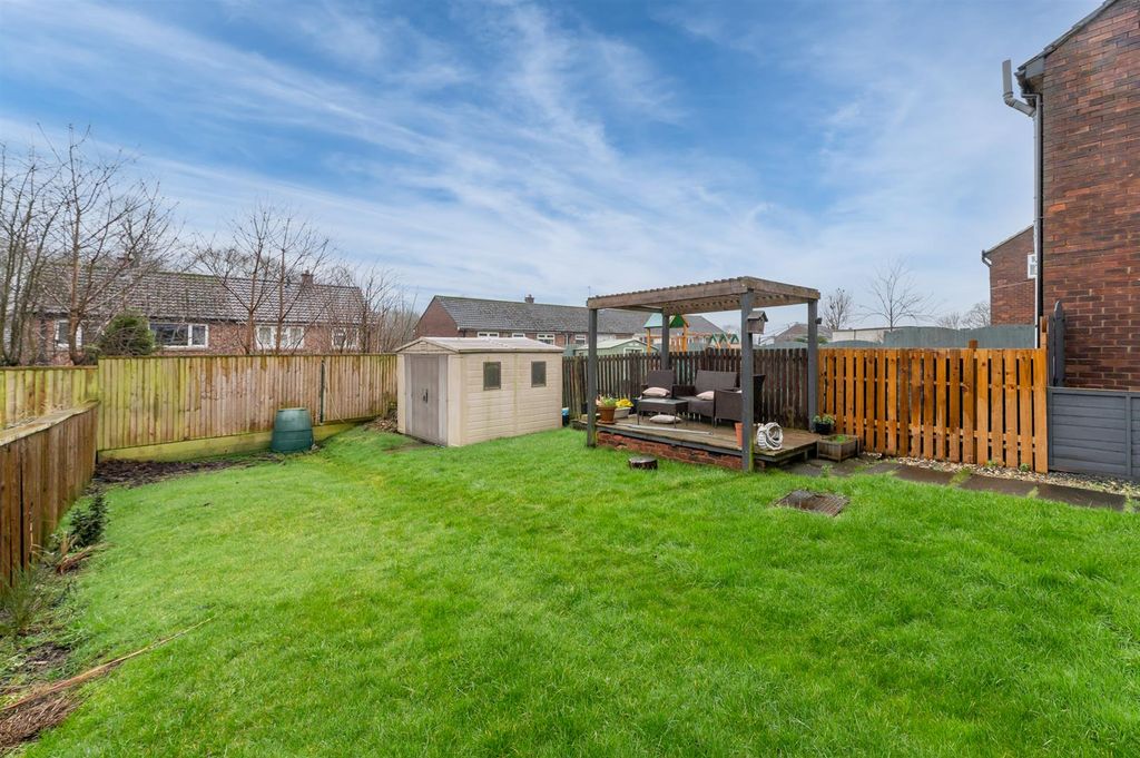 Property photo 2 of 24 Garden