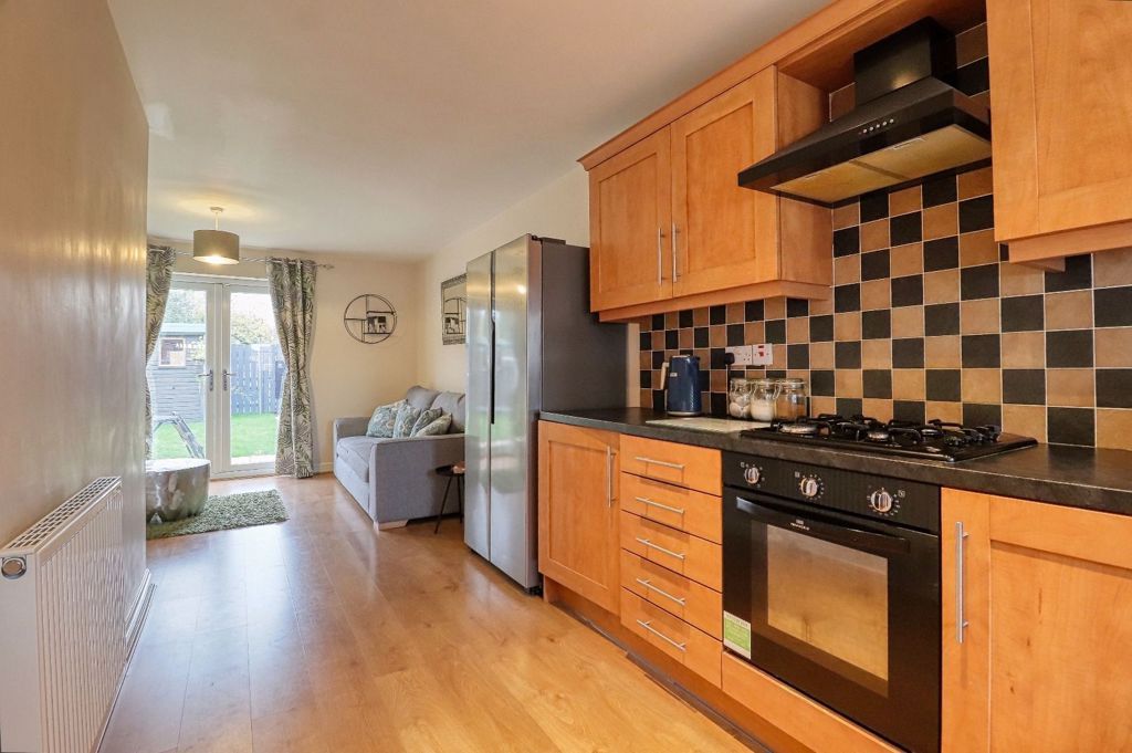 Property photo 2 of 11 Kitchen/Lounge